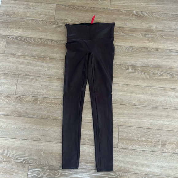 Spanx Faux Leather Burgandy leggings EUC - Picture 1 of 7